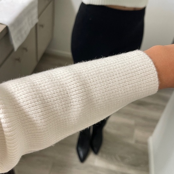 BIN#11 - FASHION NOVA Women’s XS White Cropped Sweater - Picture 6 of 13